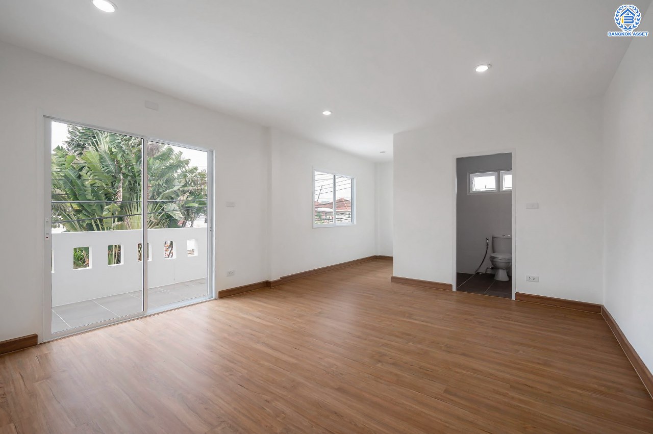 บ้านมือสองตกแต่งใหม่ โครงการ บ้านณัฐนันท์2 ดอนเมือง บ้านเดี่ยว หลังมุม  เนื้อที่ 56.9 ตร.ว. ฟังก์ชัน 3 ห้องนอน 3 ห้องน้ำ จอดรถได้ 1 คัน บนทำเลดีที่สุด ใกล้สนามบินดอนเมือง ทางด่วน "ศรีสมาน" และรถไฟฟ้าสายสีแดง "สถานีดอนเมือง"